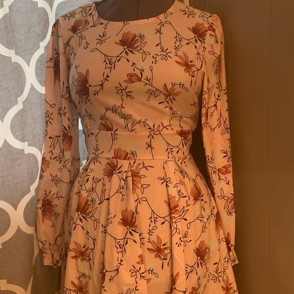 Long sleeved flowery dress